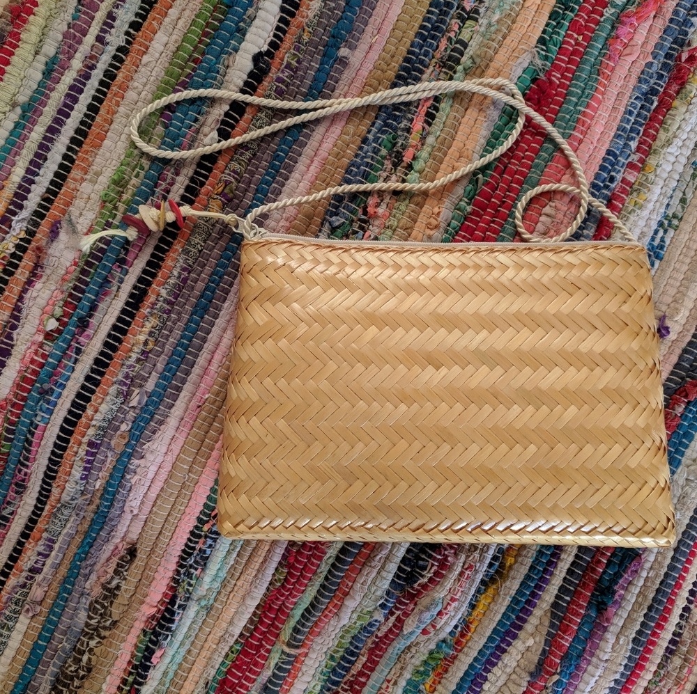 Waves straw purse